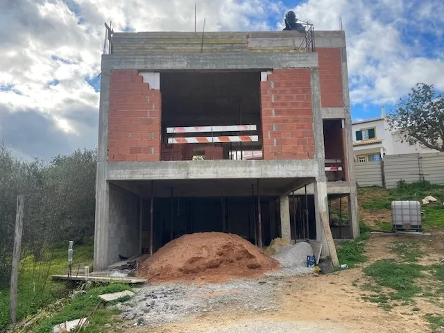 Magnífica moradia moderna com cave, jardim, piscina e vista fabulosa! - Image 9