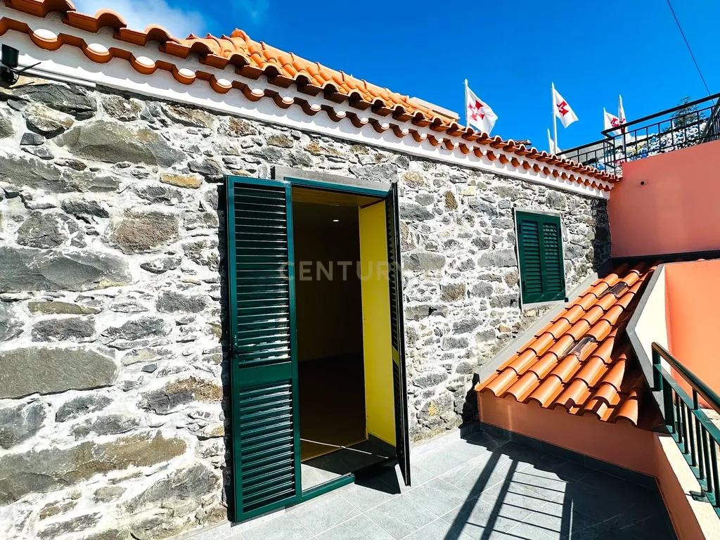 VENDE-SE | 2 CASAS + 1 TERRENO | CANDELÁRIA, RIBEIRA BRAVA - Image 1