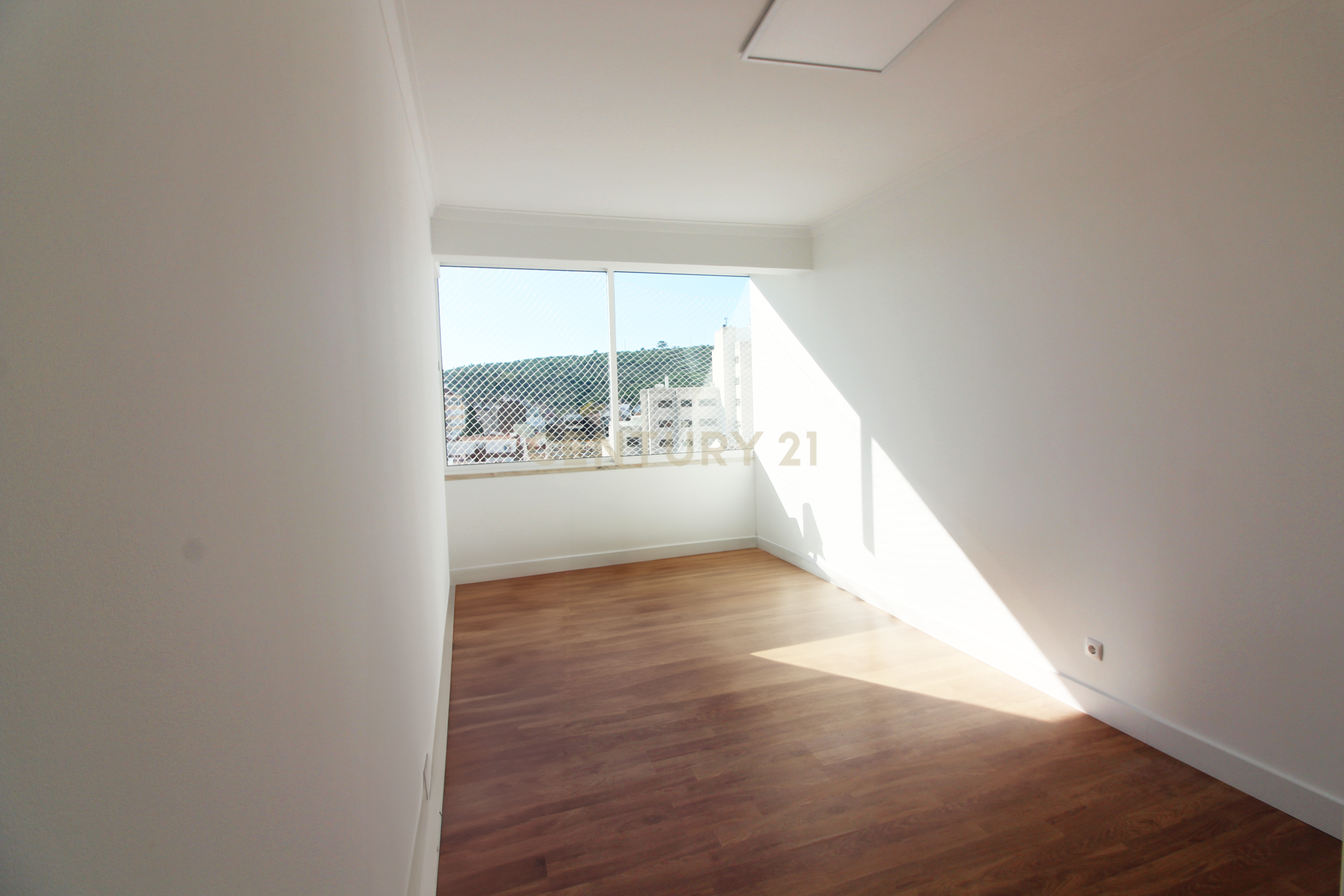 Apartamento T2 em Benfica - Arrendado, contrato recente. - Image 6