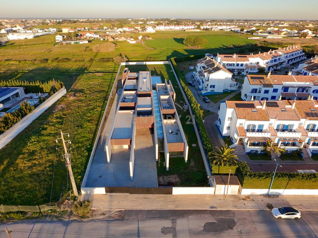VILLA SPECIALE - MORADIA T4 COM DECORAÇÃO INCLUÍDA EM ALCOCHETE - Image 4