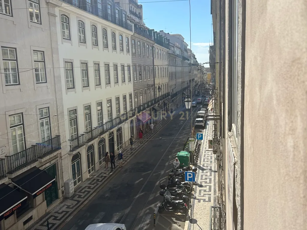 Apartamento T2 renovado na Rua dos Fanqueiros - Image 19