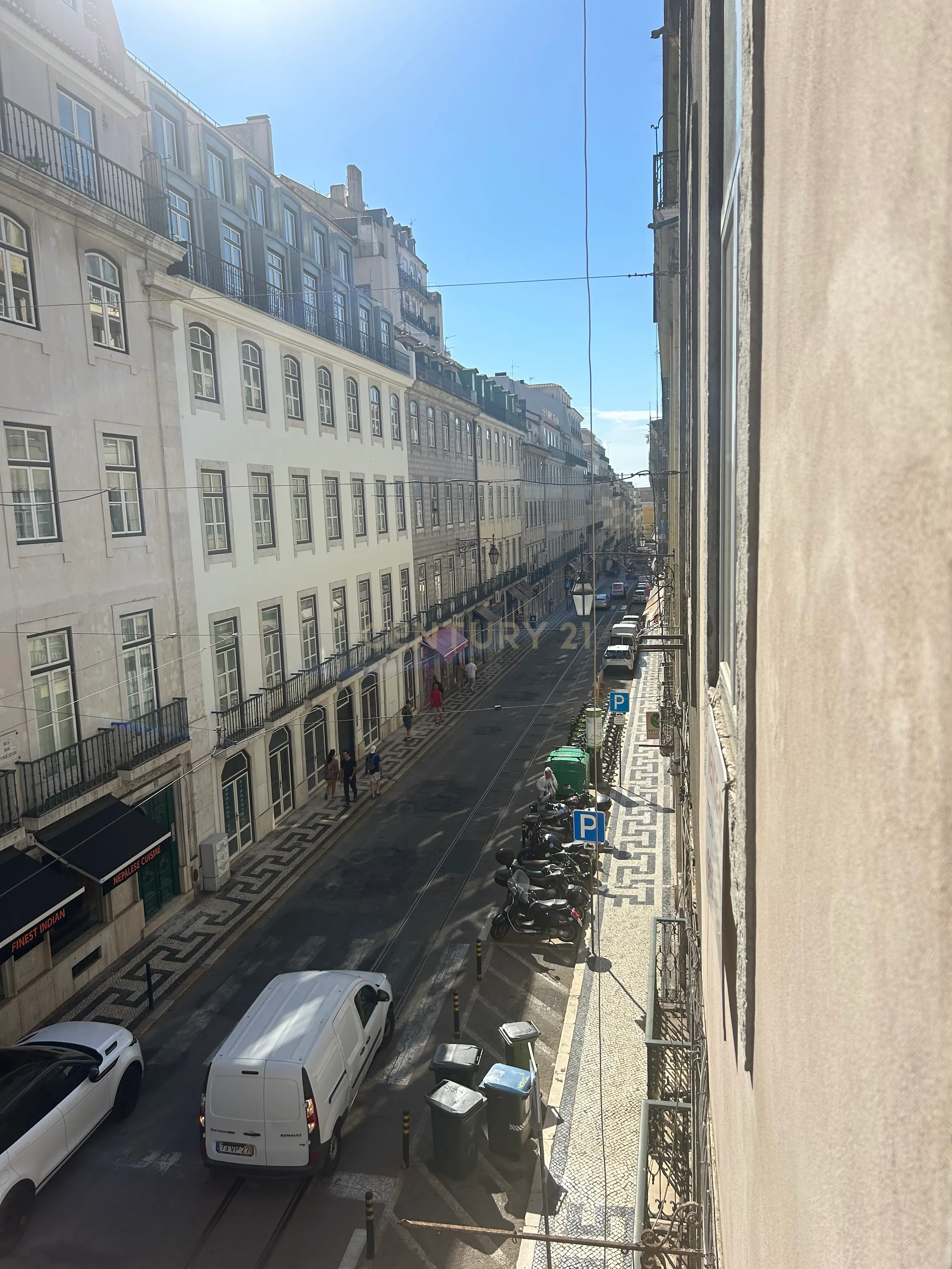 Fanqueiros: T2 afecto a AL, transformado em 4 suites, na Rua dos Fanqueiros - Image 3