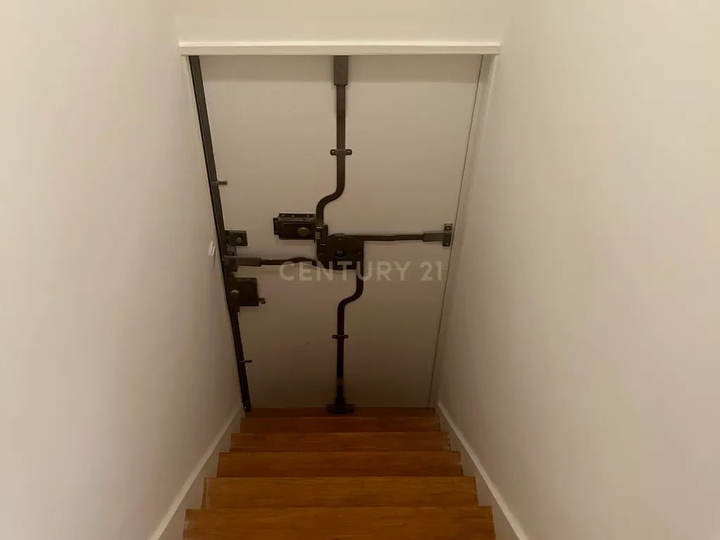 Apartamento T2 renovado na Rua dos Fanqueiros - Image 18