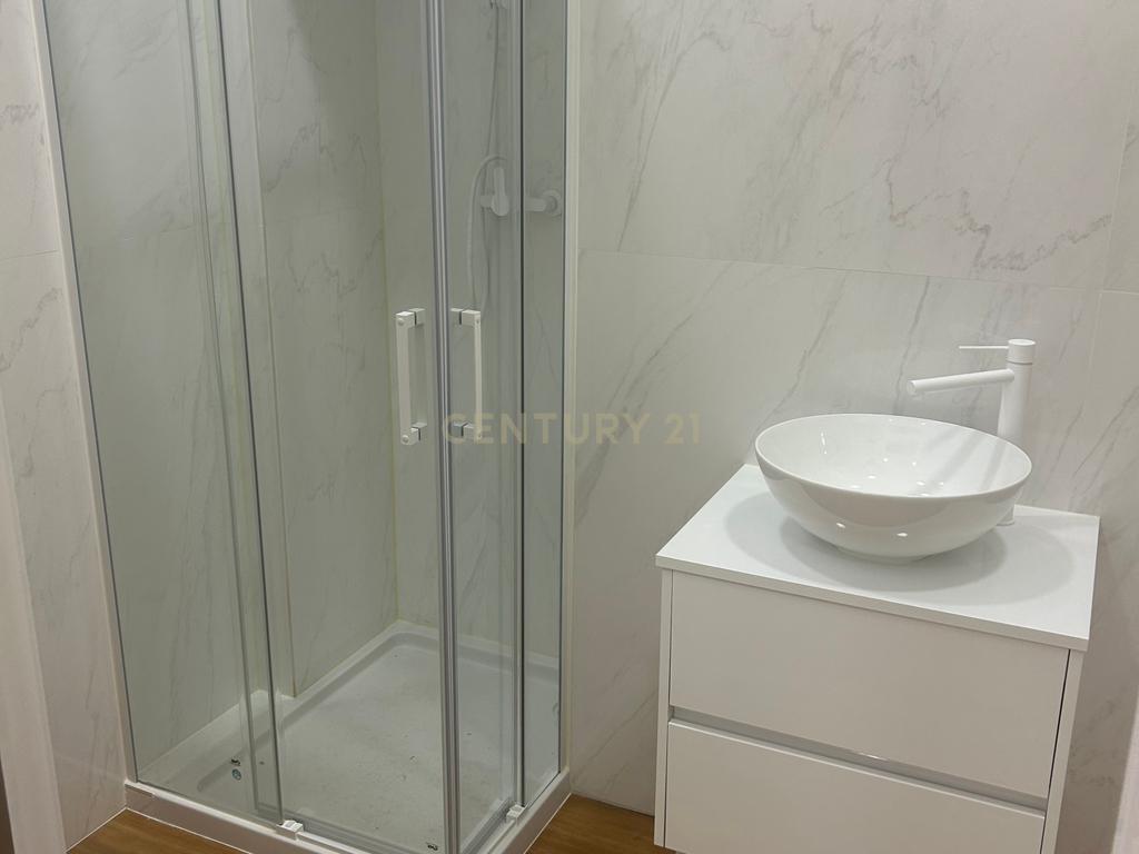 Apartamento T2 renovado na Rua dos Fanqueiros - Image 11