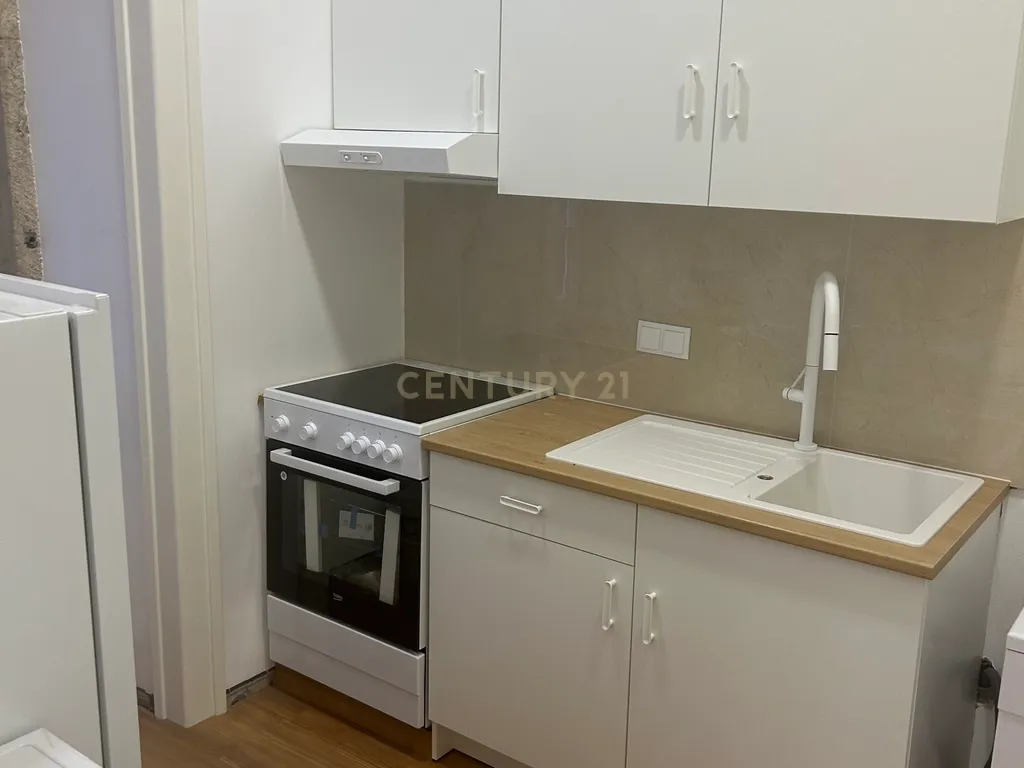 Apartamento T2 renovado na Rua dos Fanqueiros - Image 17