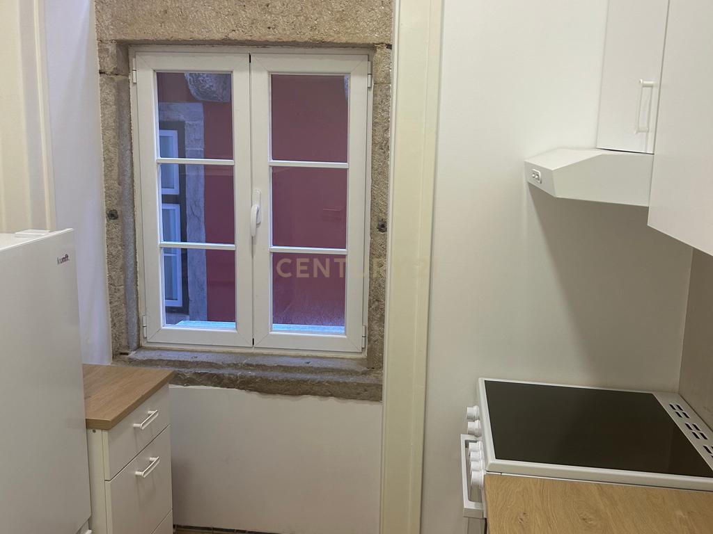 Apartamento T2 renovado na Rua dos Fanqueiros - Image 16