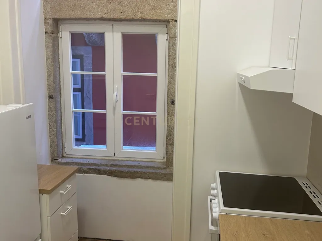 Apartamento T2 renovado na Rua dos Fanqueiros - Image 16