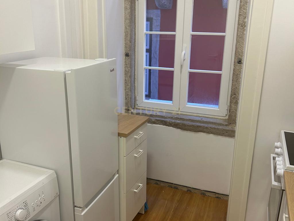Apartamento T2 renovado na Rua dos Fanqueiros - Image 15