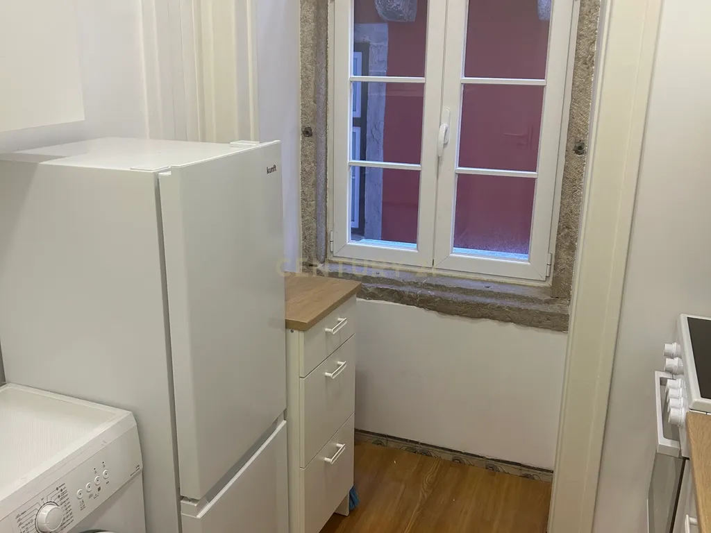 Apartamento T2 renovado na Rua dos Fanqueiros - Image 15