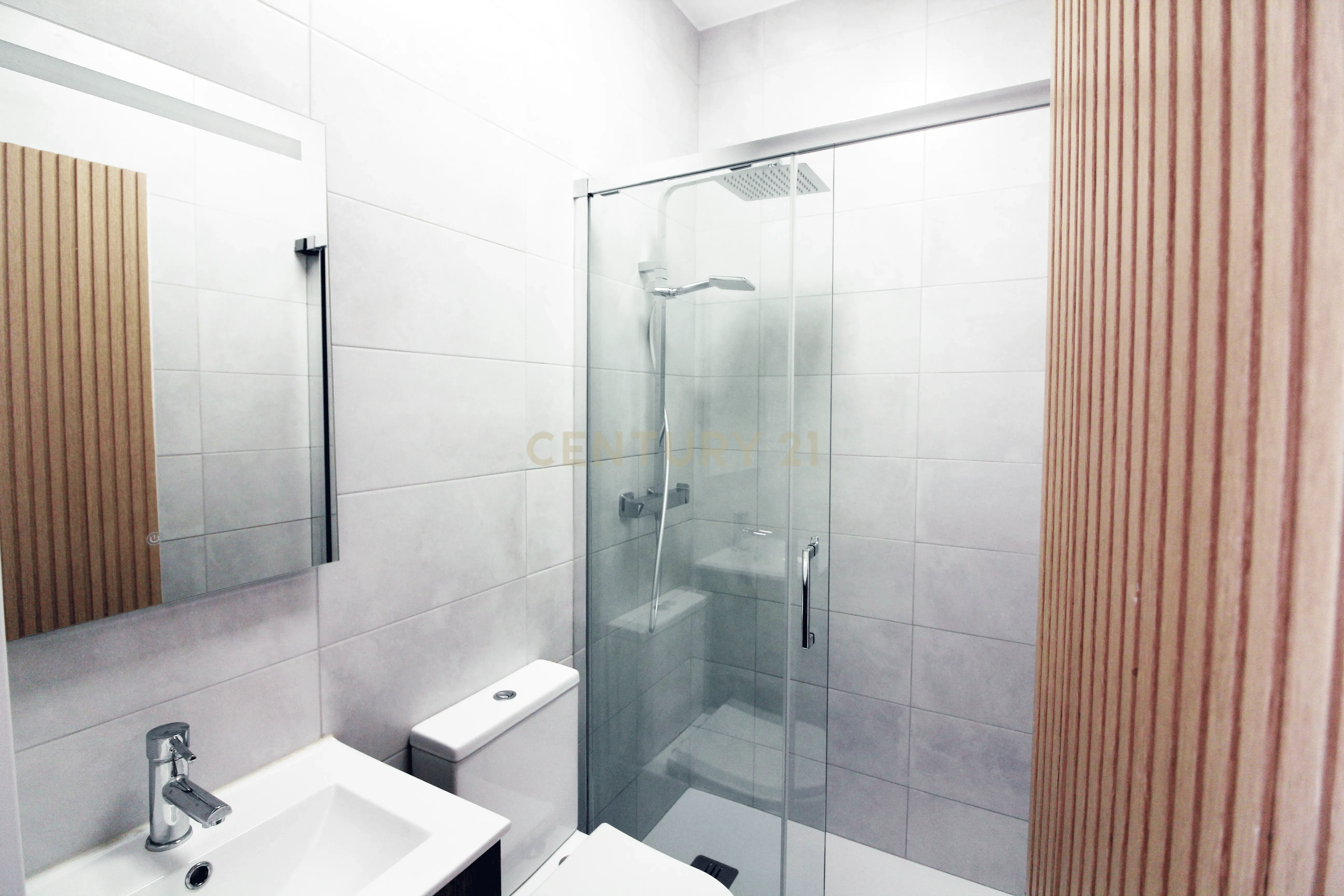 Apartamento T2 em Benfica - Arrendado, contrato recente. - Image 19