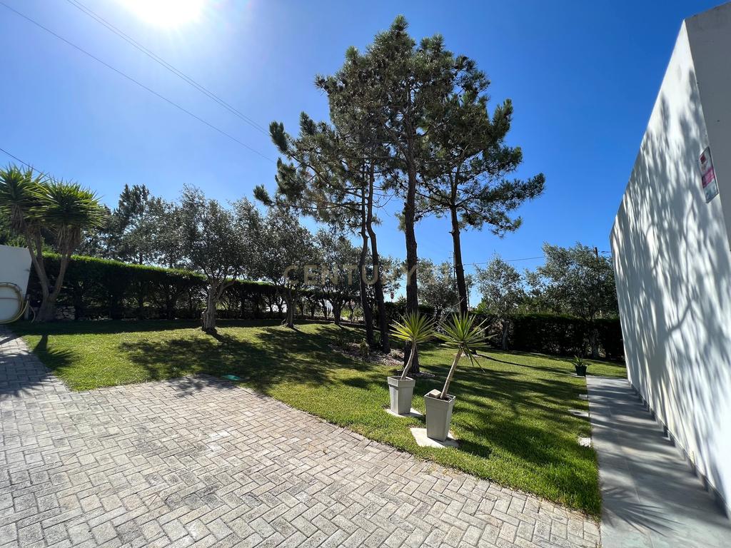 Moradia T3 na encosta da Lagoa de Óbidos. - Image 4