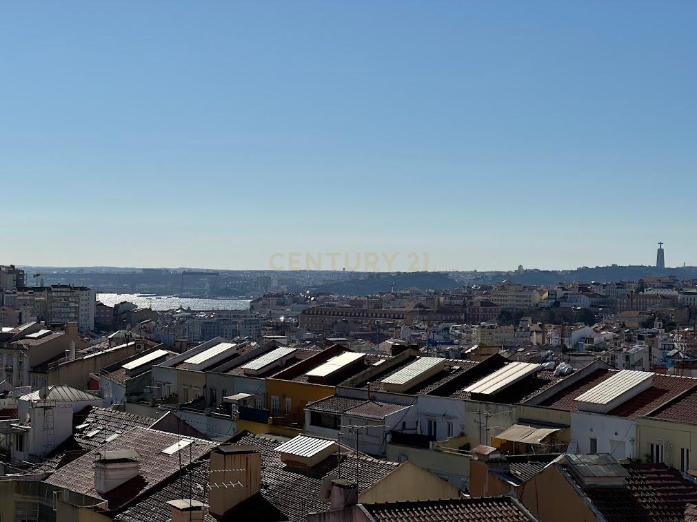 T4 em Arroios para remodelação com vista sobre Lisboa - Lisboa - Image 5