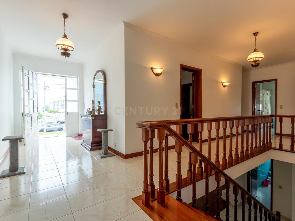 Casa Isolada com Jardim e Terraço em Vila Franca do Campo - Image 33