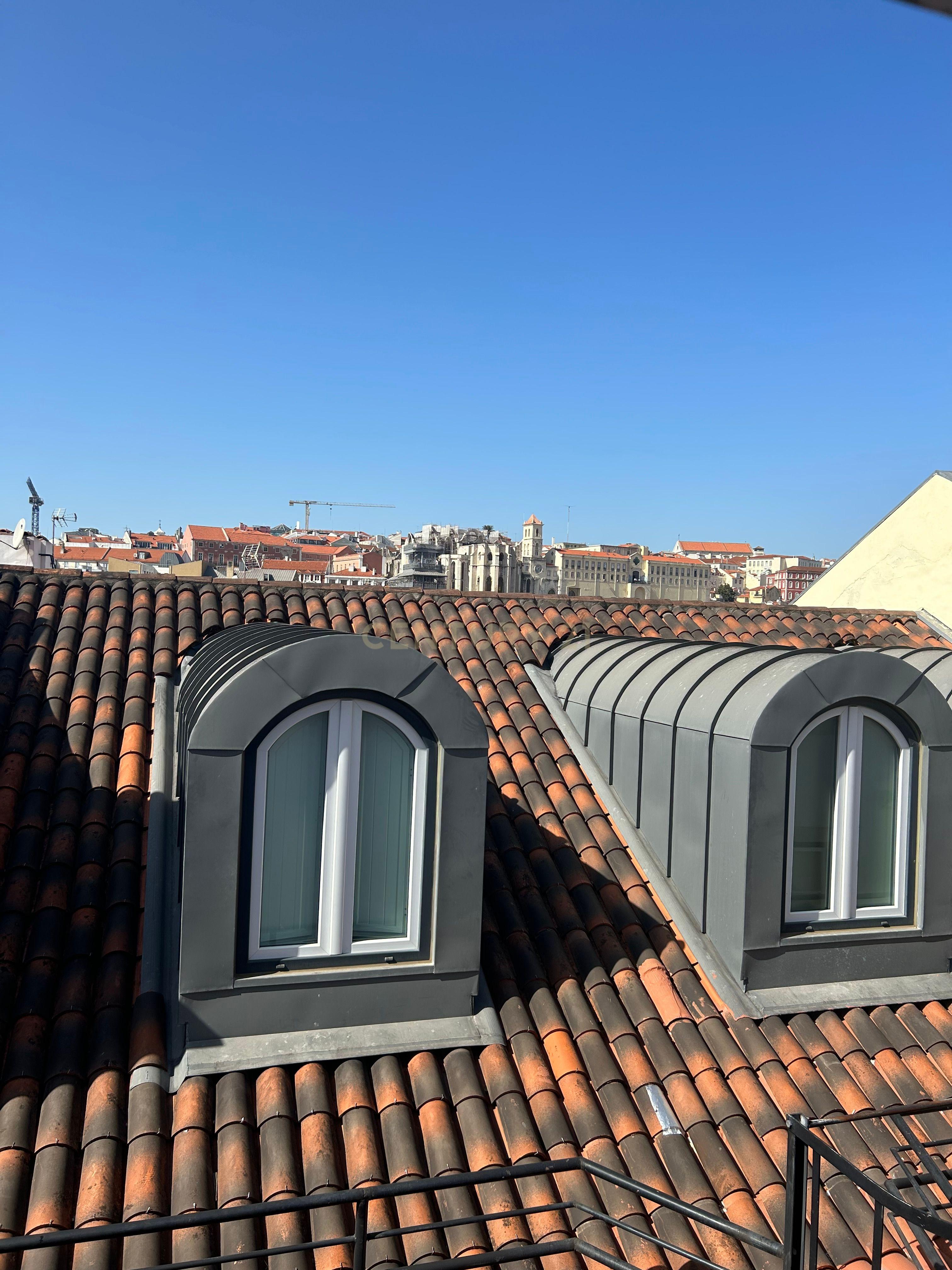Apartamento T3 renovado e mobilado na Rua dos Fanqueiros - Image 10