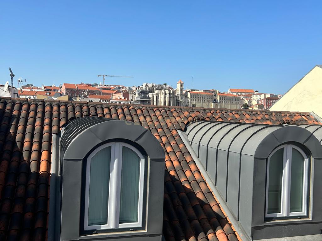 Apartamento T3 renovado e mobilado na Rua dos Fanqueiros - Image 10
