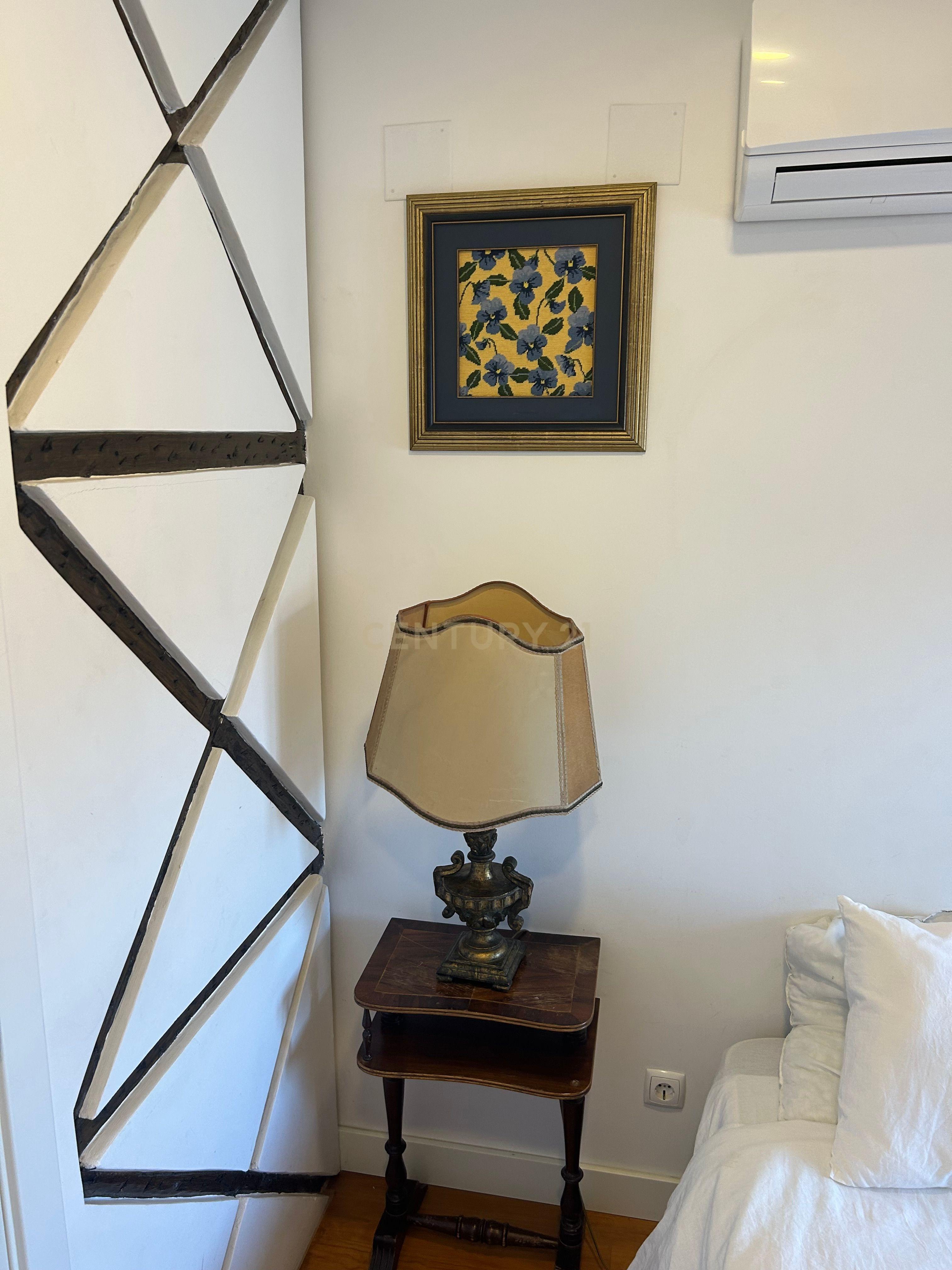 Apartamento T3 renovado e mobilado na Rua dos Fanqueiros - Image 2
