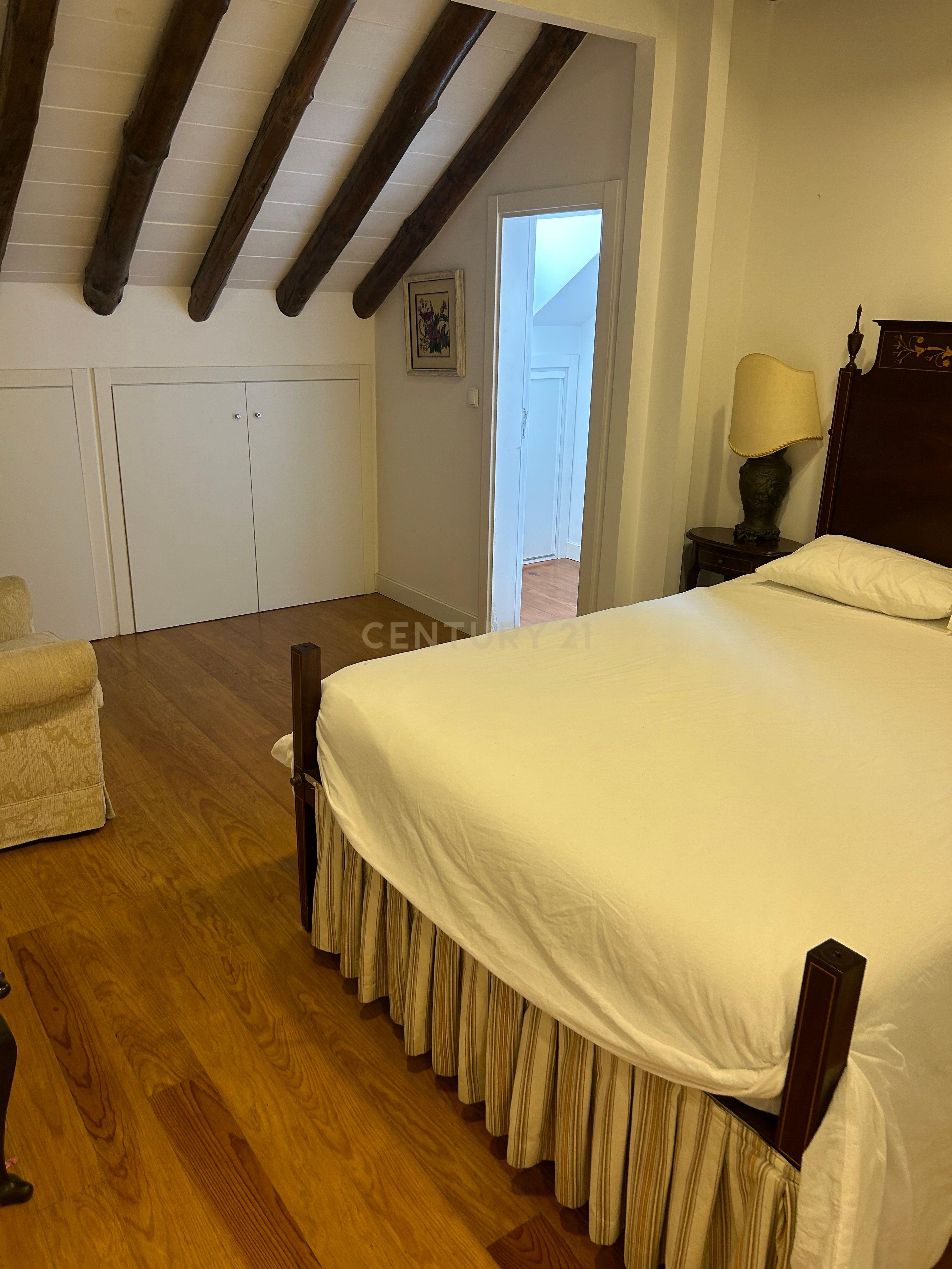 Apartamento T3 renovado e mobilado na Rua dos Fanqueiros - Image 3