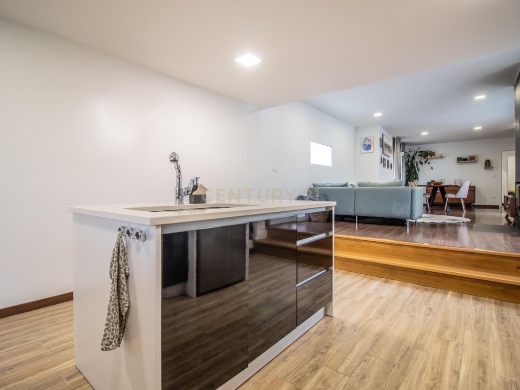 Moradia T8 com piso térreo adaptado, pátio interior, churrasqueira, jardim e horta no Paião, Figueira da Foz - Image 26