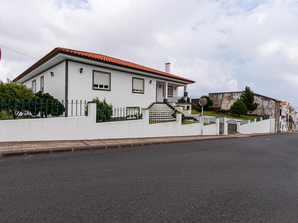 Casa Isolada com Jardim e Terraço em Vila Franca do Campo - Image 3
