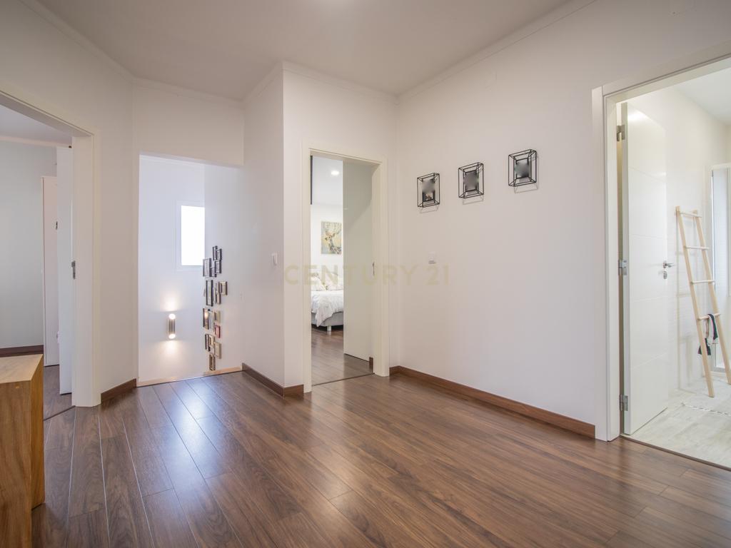 Moradia T8 com piso térreo adaptado, pátio interior, churrasqueira, jardim e horta no Paião, Figueira da Foz - Image 40
