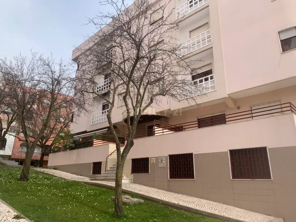 Fantástico apartamento T2 com garagem, e terraço, em Corroios, Almada. - Image 29