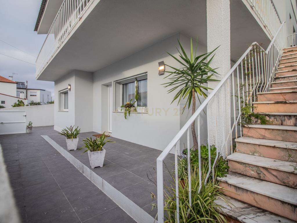 Moradia T8 com piso térreo adaptado, pátio interior, churrasqueira, jardim e horta no Paião, Figueira da Foz - Image 49