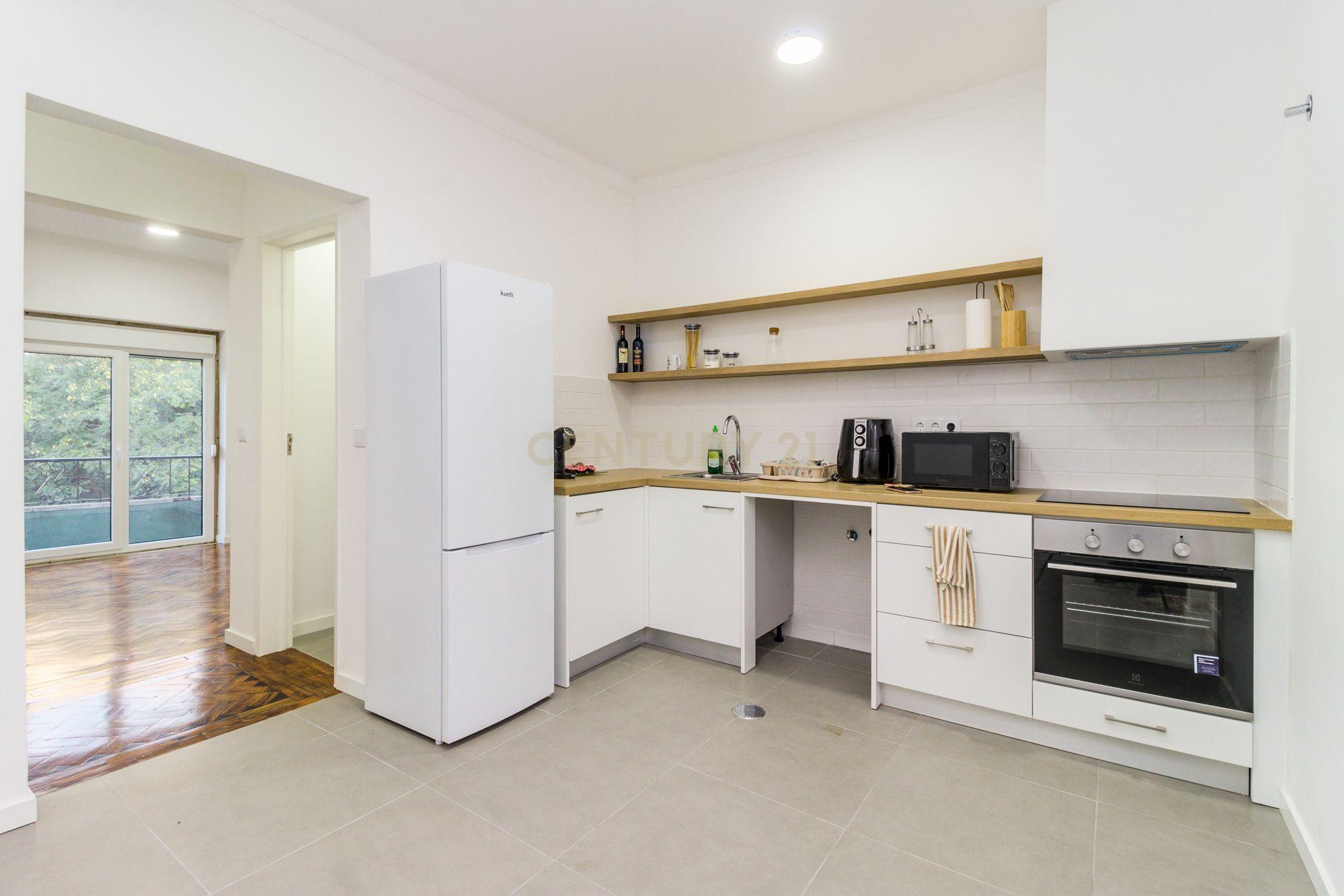 Prédio em Santa Iria de Azóia com 4 apartamentos, 2 T2 e 2 T1. Ótimo investimento! - Image 3
