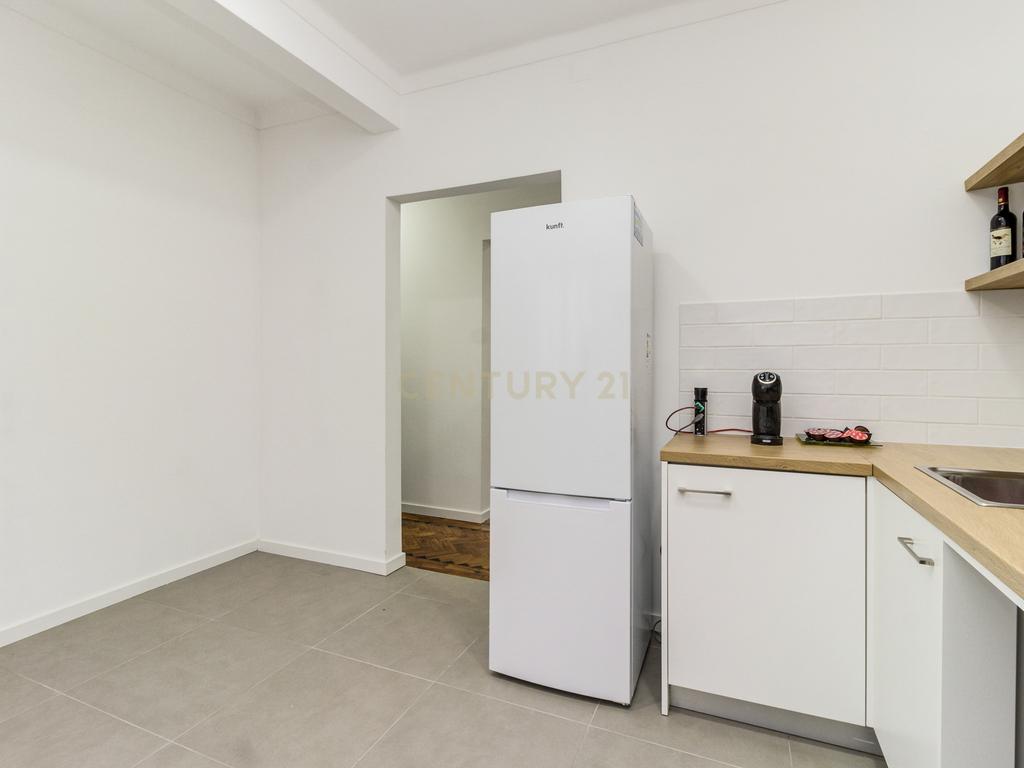 Prédio em Santa Iria de Azóia com 4 apartamentos, 2 T2 e 2 T1. Ótimo investimento! - Image 15