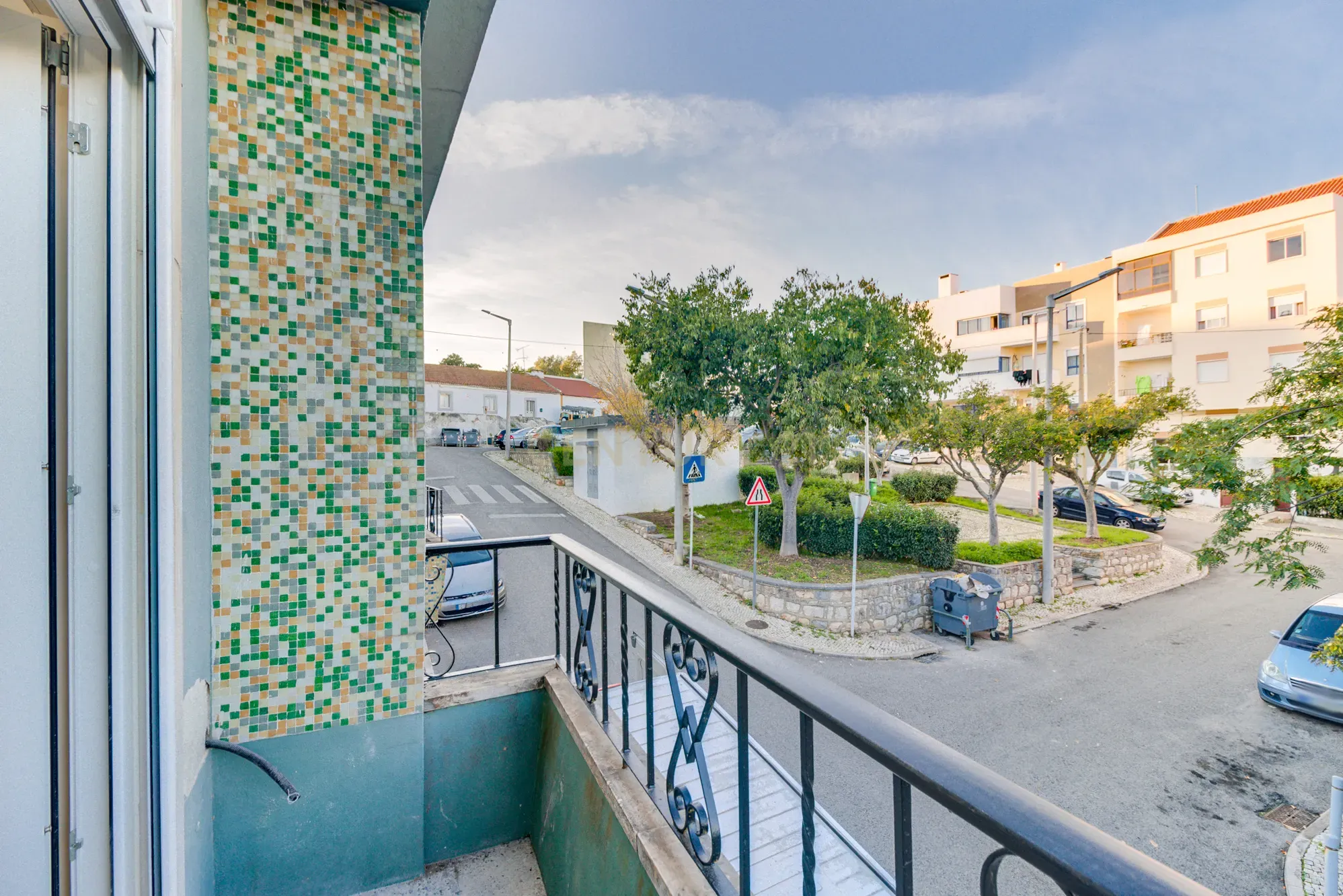 Prédio em Santa Iria de Azóia com 4 apartamentos, 2 T2 e 2 T1. Ótimo investimento! - Image 5