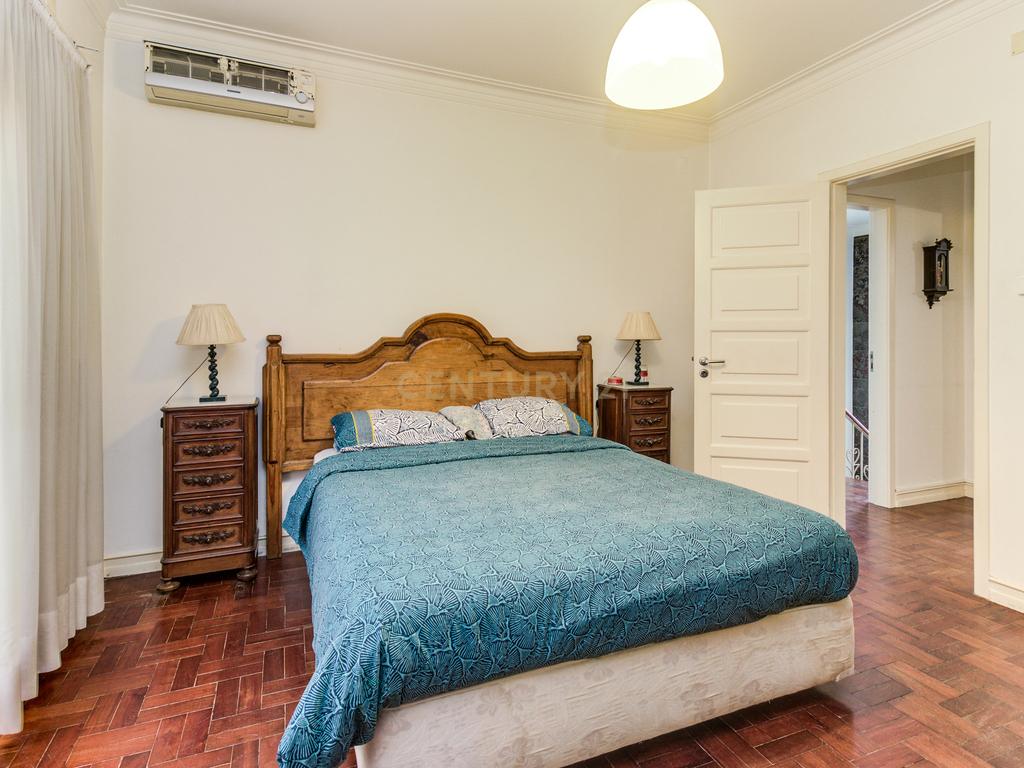 Moradia unifamiliar T6 com jardim e garagem - Image 36