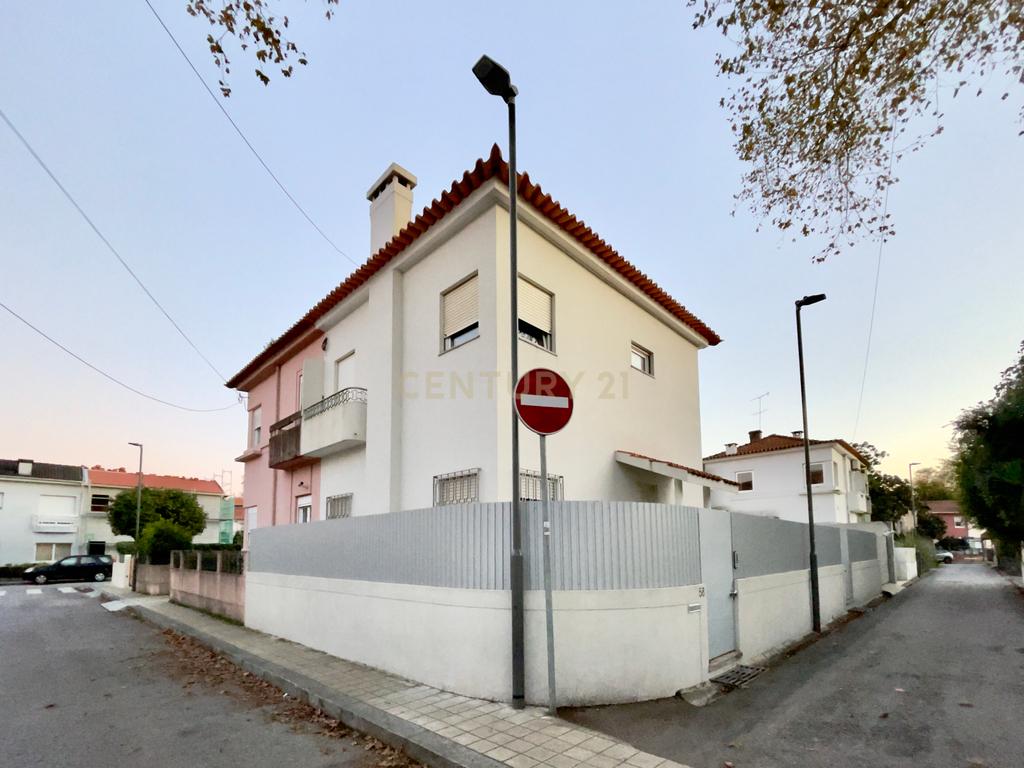 Moradia T3 no Amial com Jardim, Garagem e Sala de Cinema – Localização Privilegiada e Fáceis acessos às Autoestradas! - Image 22