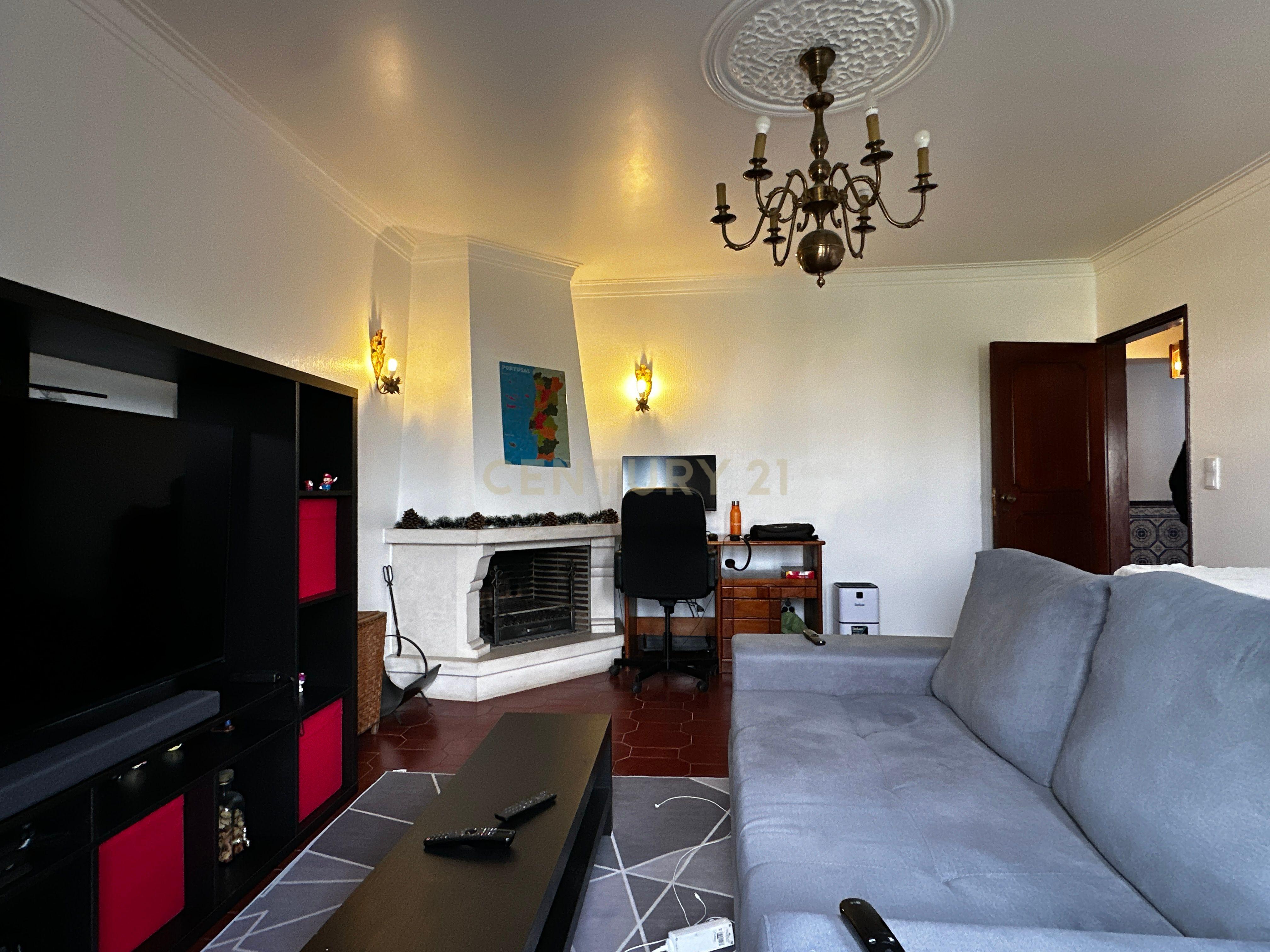Apartamento T2 - Cidade Desportiva, Massamá ARRENDADO - Image 2
