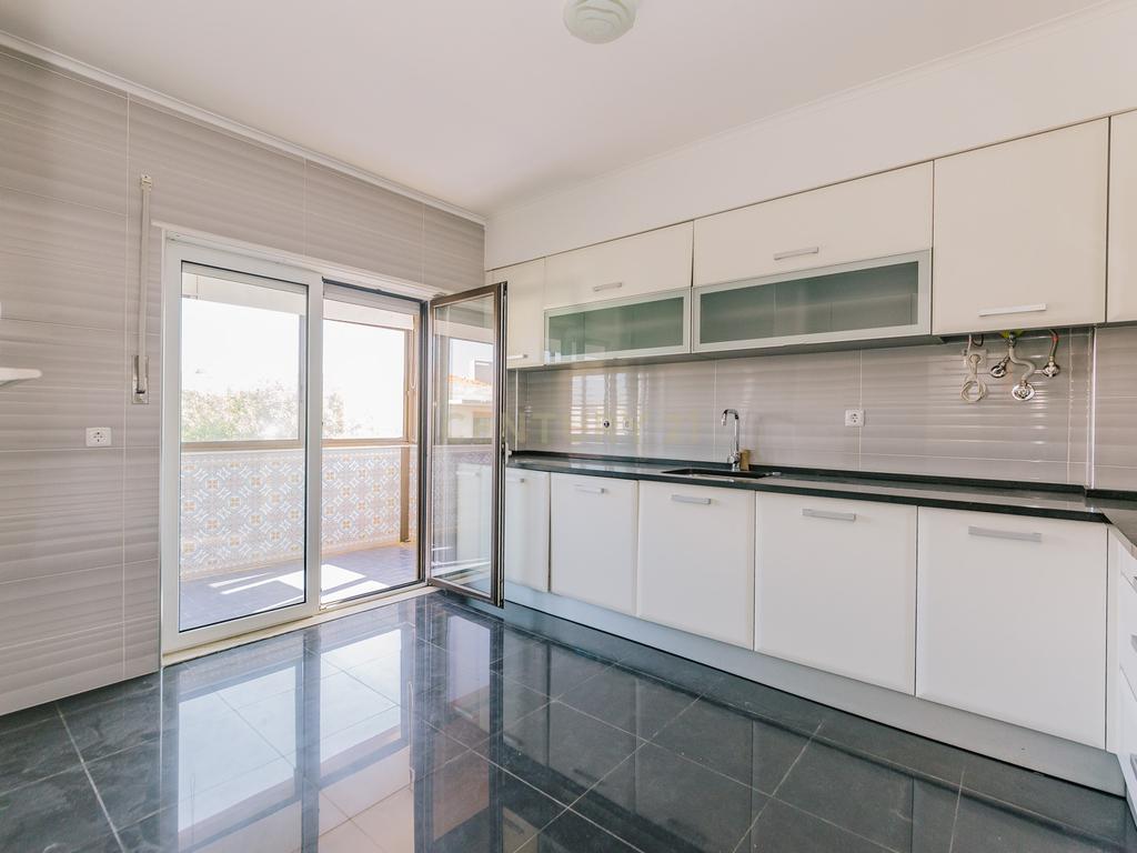Apartamento T2+1 em frente à praia, S. Pedro do Estoril, Lisboa - Image 21