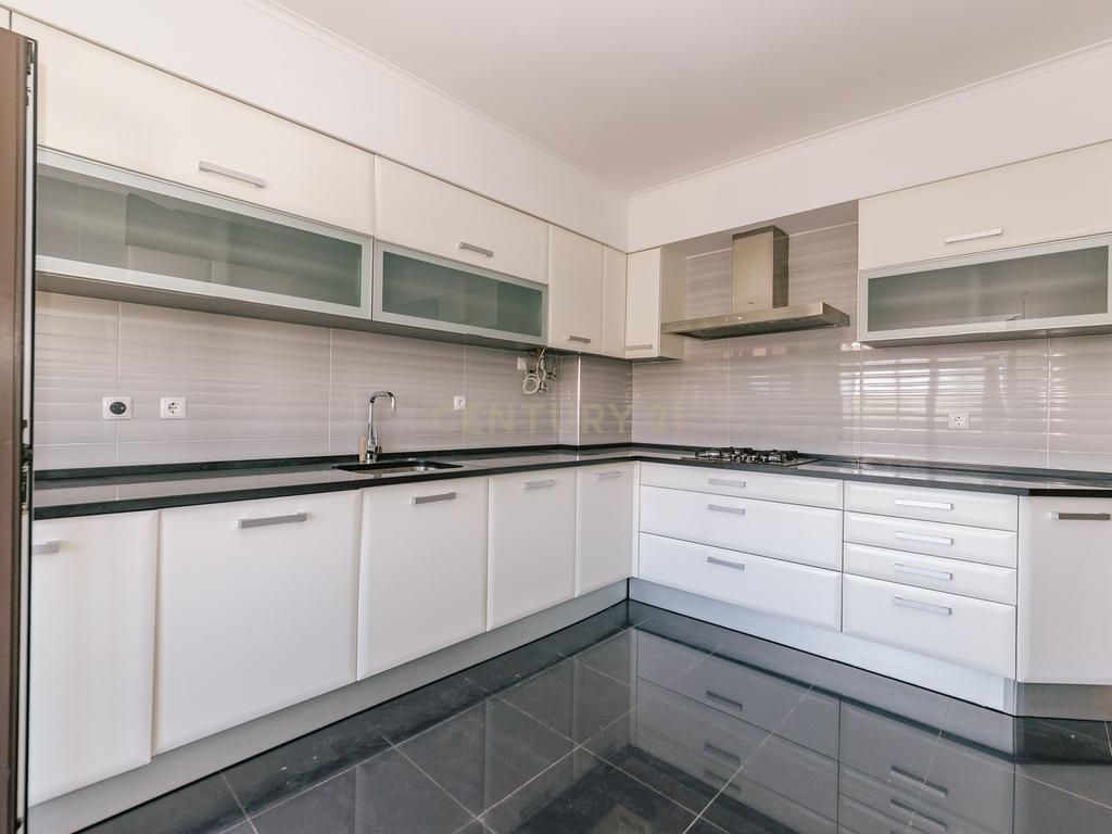 Apartamento T2+1 em frente à praia, S. Pedro do Estoril, Lisboa - Image 23
