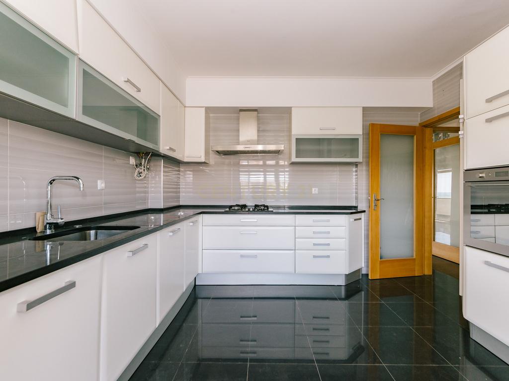 Apartamento T2+1 em frente à praia, S. Pedro do Estoril, Lisboa - Image 22