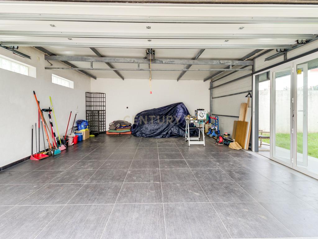 Moradia unifamiliar T6 com jardim e garagem - Image 47