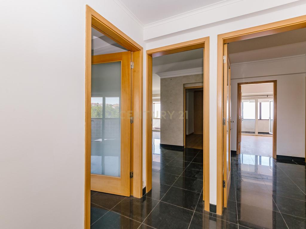 Apartamento T2+1 em frente à praia, S. Pedro do Estoril, Lisboa - Image 31