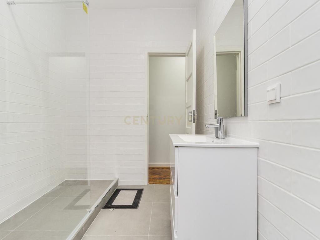 Prédio em Santa Iria de Azóia com 4 apartamentos, 2 T2 e 2 T1. Ótimo investimento! - Image 16