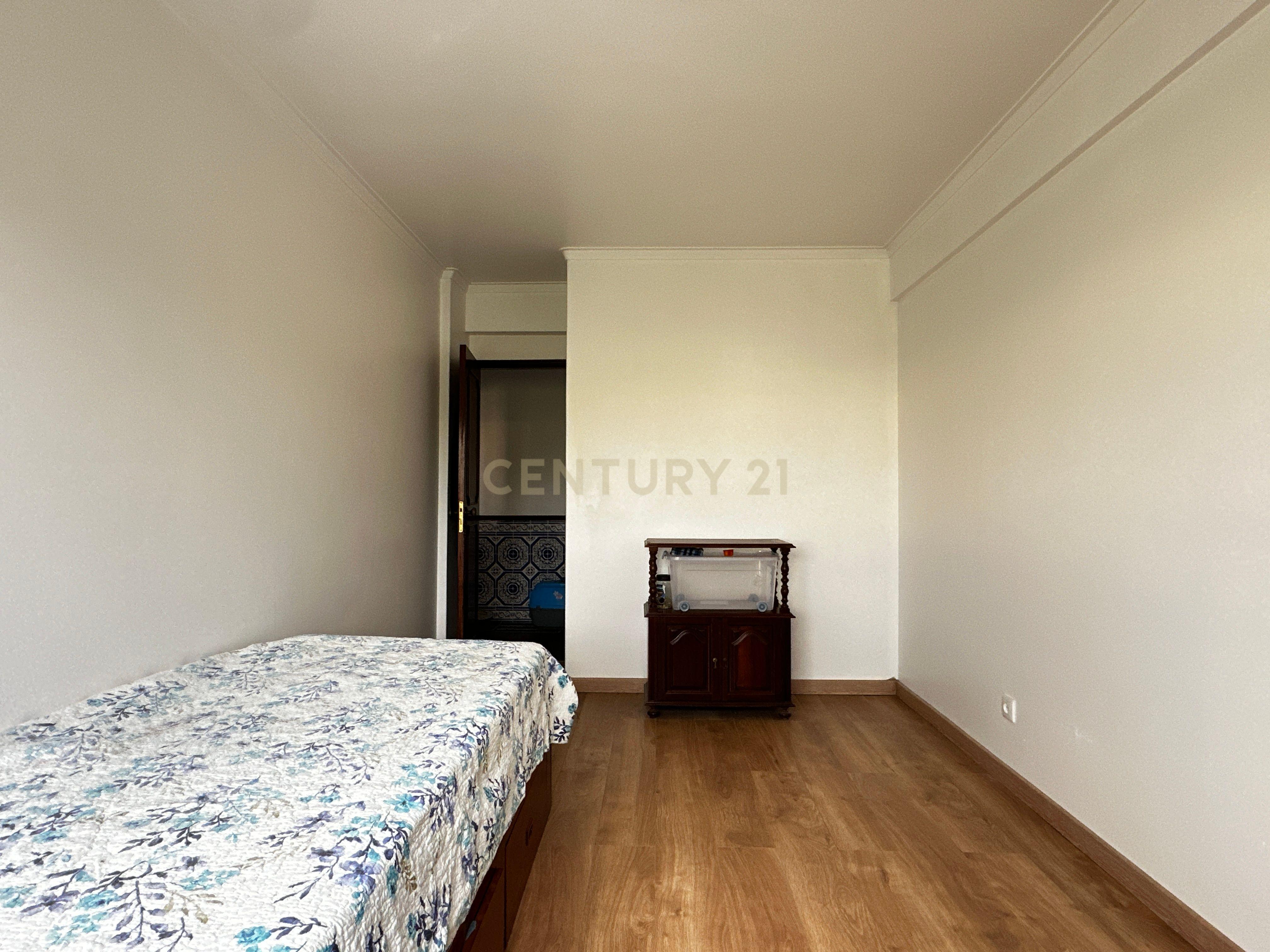 Apartamento T2 - Cidade Desportiva, Massamá ARRENDADO - Image 10