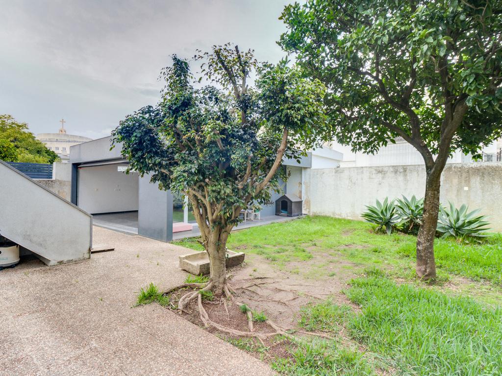 Moradia unifamiliar T6 com jardim e garagem - Image 49