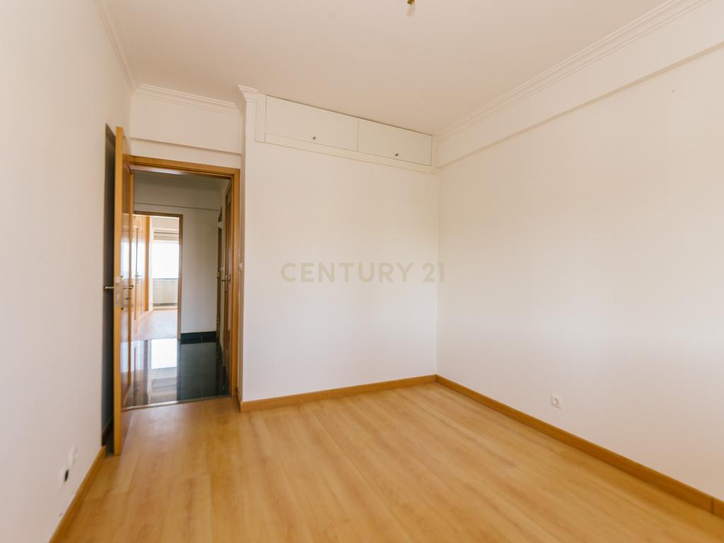 Apartamento T2+1 em frente à praia, S. Pedro do Estoril, Lisboa - Image 42