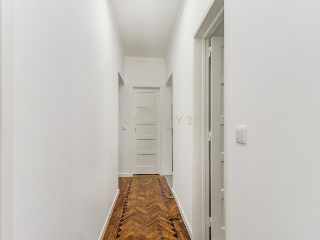 Prédio em Santa Iria de Azóia com 4 apartamentos, 2 T2 e 2 T1. Ótimo investimento! - Image 10