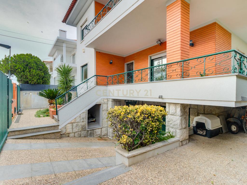 Moradia unifamiliar T6 com jardim e garagem - Image 53