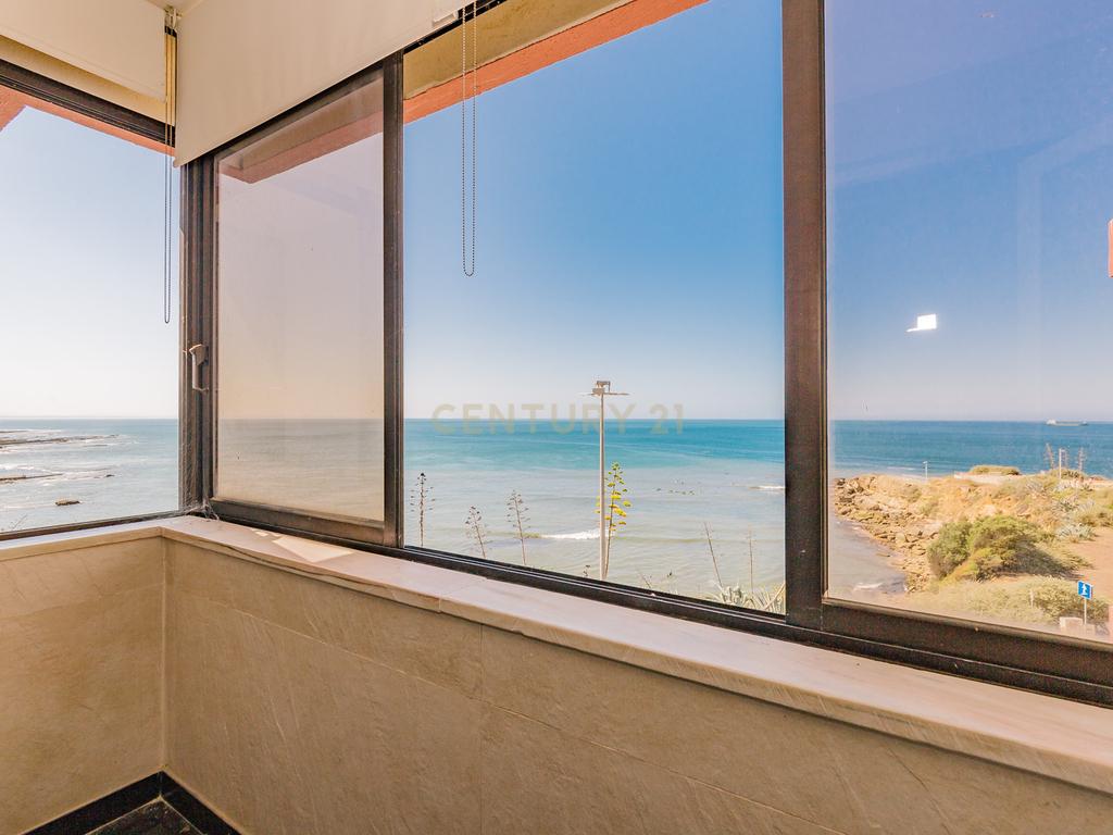Apartamento T2+1 em frente à praia, S. Pedro do Estoril, Lisboa - Image 2