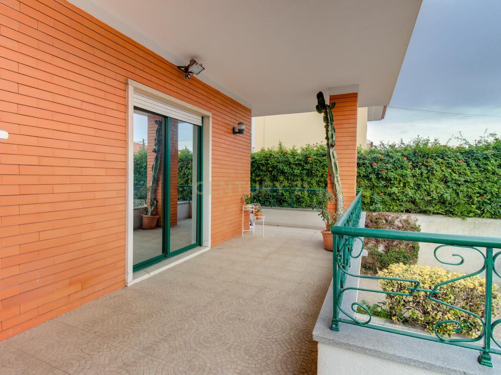 Moradia unifamiliar T6 com jardim e garagem - Image 52
