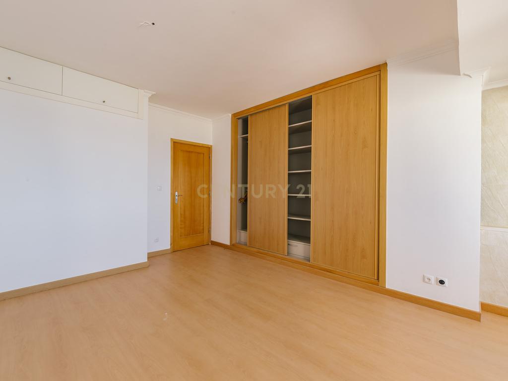 Apartamento T2+1 em frente à praia, S. Pedro do Estoril, Lisboa - Image 39