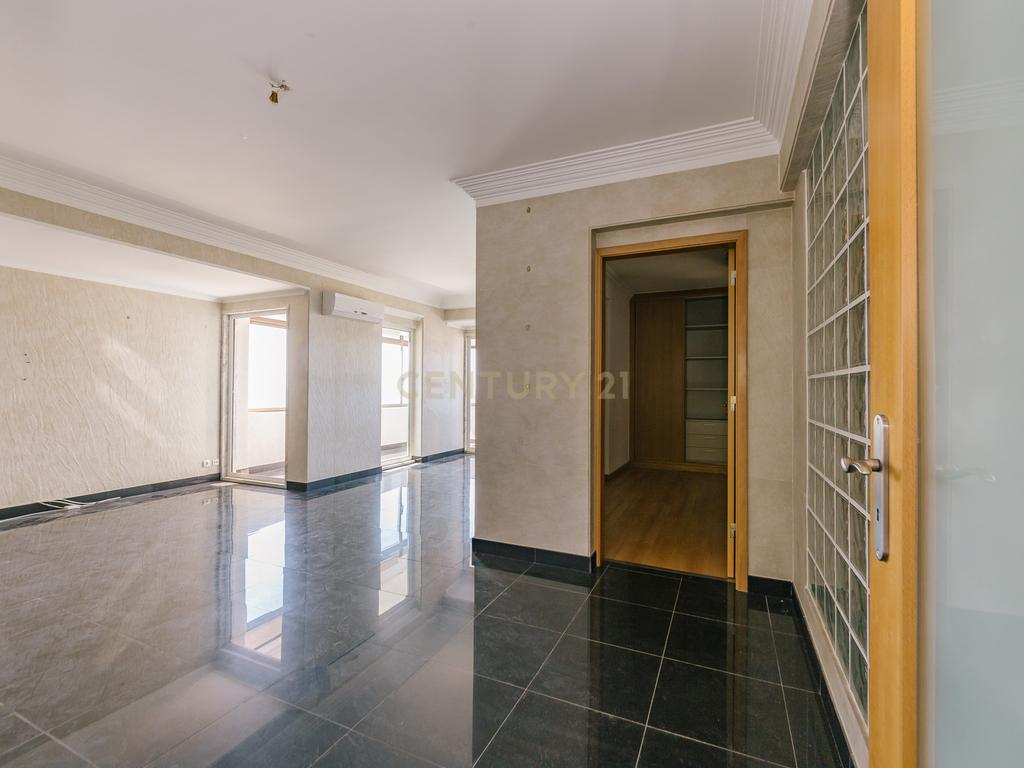 Apartamento T2+1 em frente à praia, S. Pedro do Estoril, Lisboa - Image 29