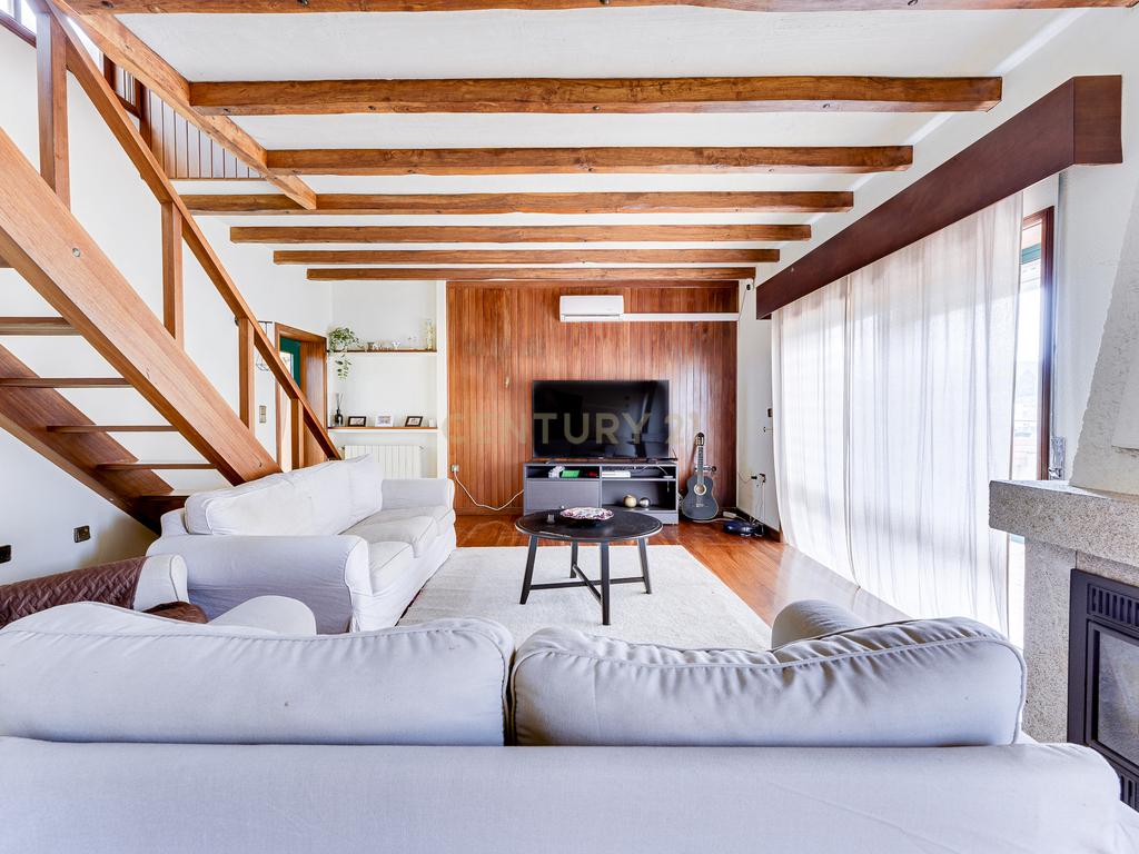 MORADIA T3+2 NO CORAÇÃO DE PAREDES – ELEGÂNCIA, CONFORTO E EXCLUSIVIDADE - Image 5