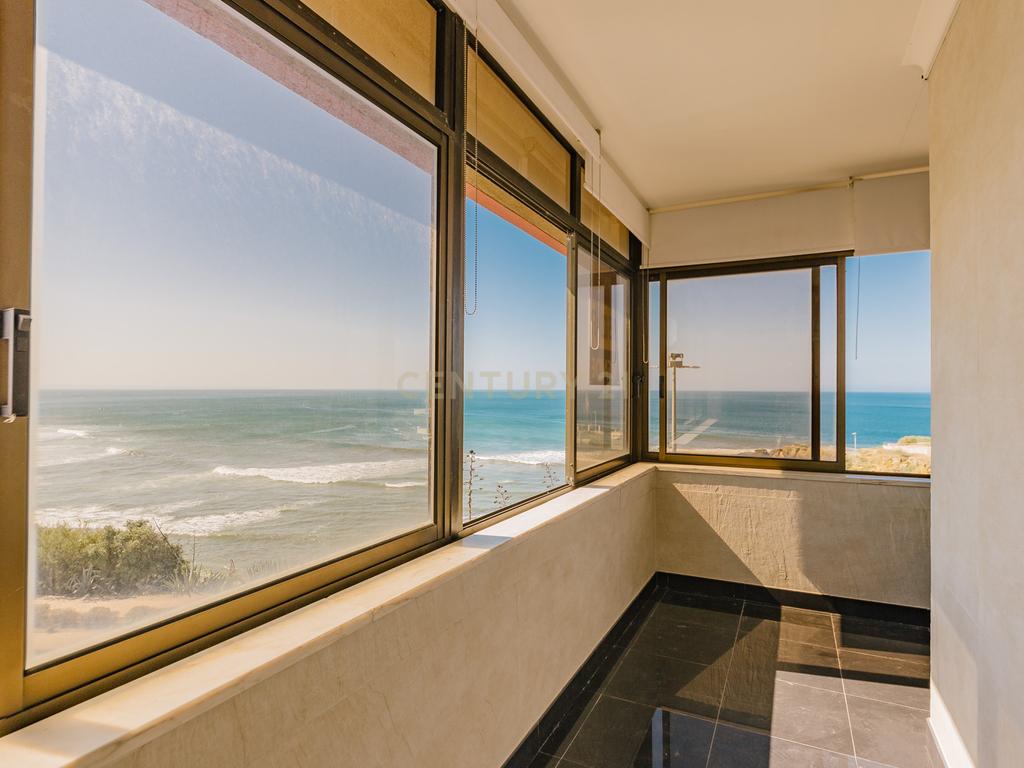 Apartamento T2+1 em frente à praia, S. Pedro do Estoril, Lisboa - Image 3