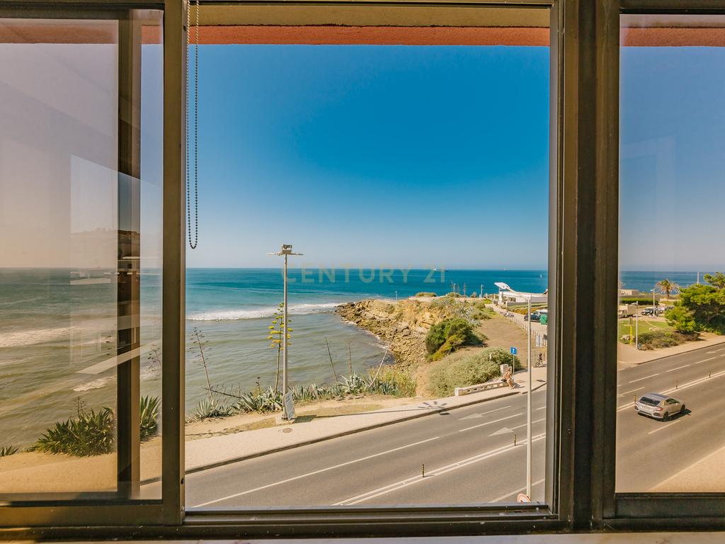 Apartamento T2+1 em frente à praia, S. Pedro do Estoril, Lisboa - Image 1